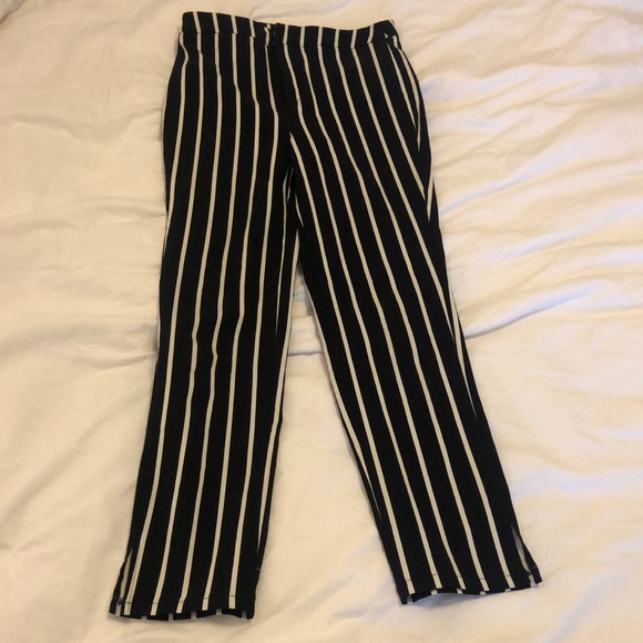 Stripped black pant-trés chic. High wastes. Trés flattering - Picture 1 of 2